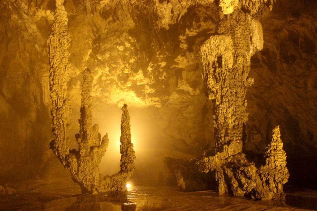Nguom Ngao cave